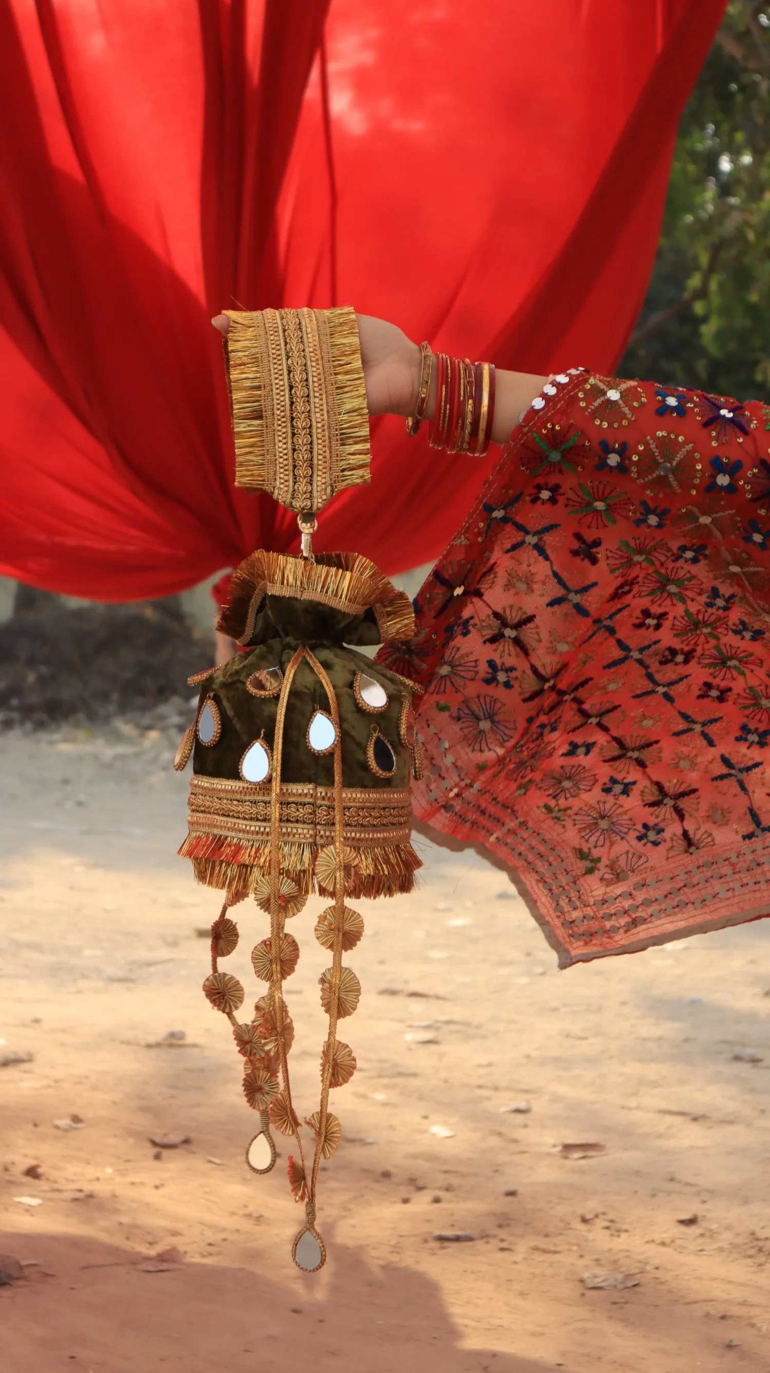 Dil Shaad Bucket Bag