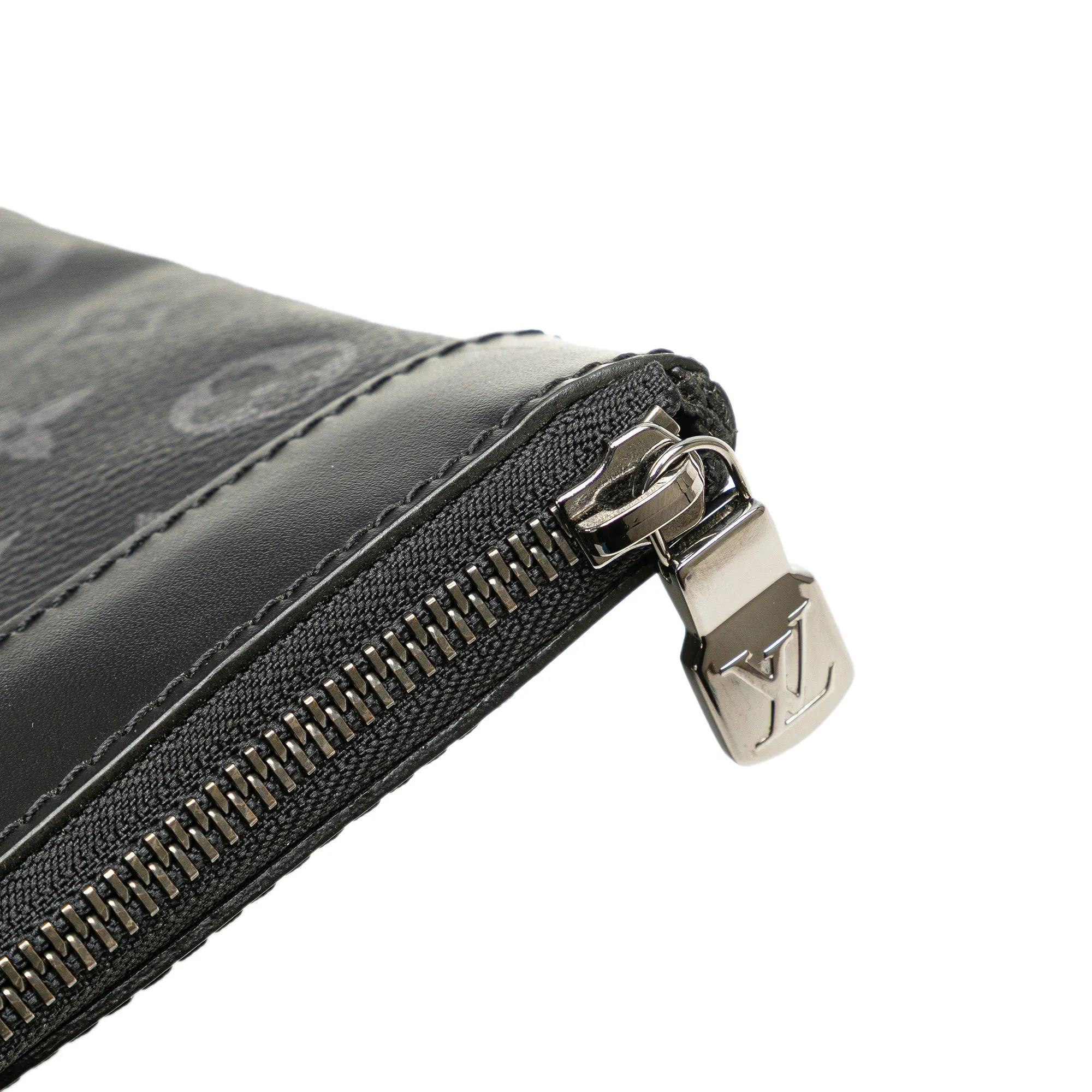 Louis Vuitton Monogram Eclipse Discovery Pochette GM