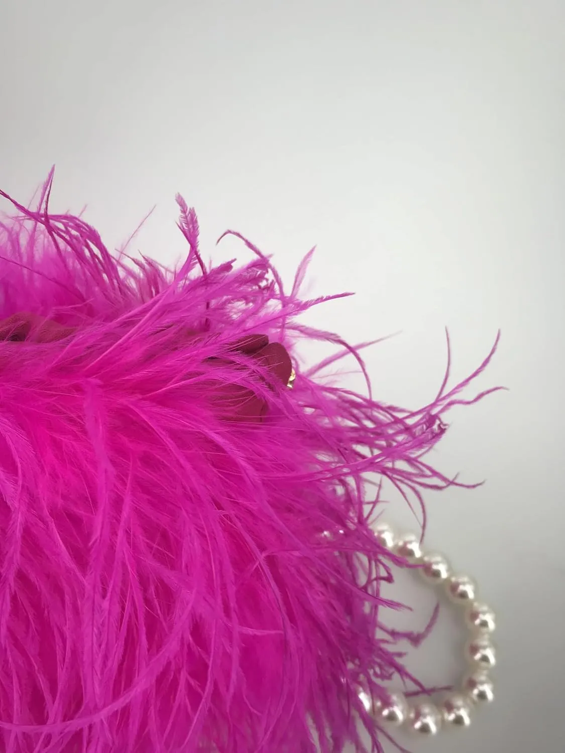LVCOMEFF Women Ostrich Feather Clutch Mini Purse with Pearl Chain Small Handbag Furry Luxurious Party