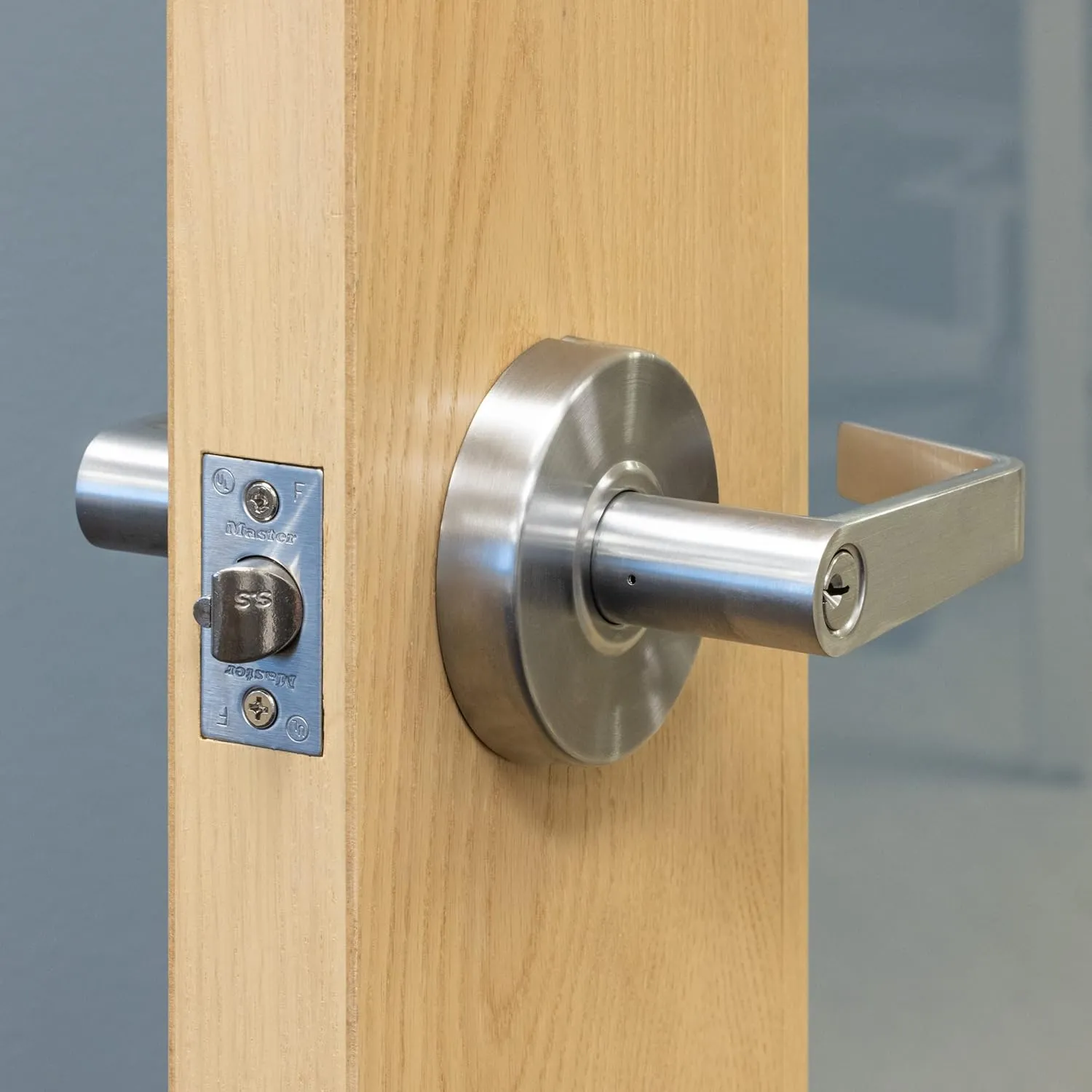 Master Lock Keyed Entry Door Lock, Brushed Chrome Finish Commercial Door Handle, Interior or Exterior Lever Style Locking Door Handle, SLCHKE26D