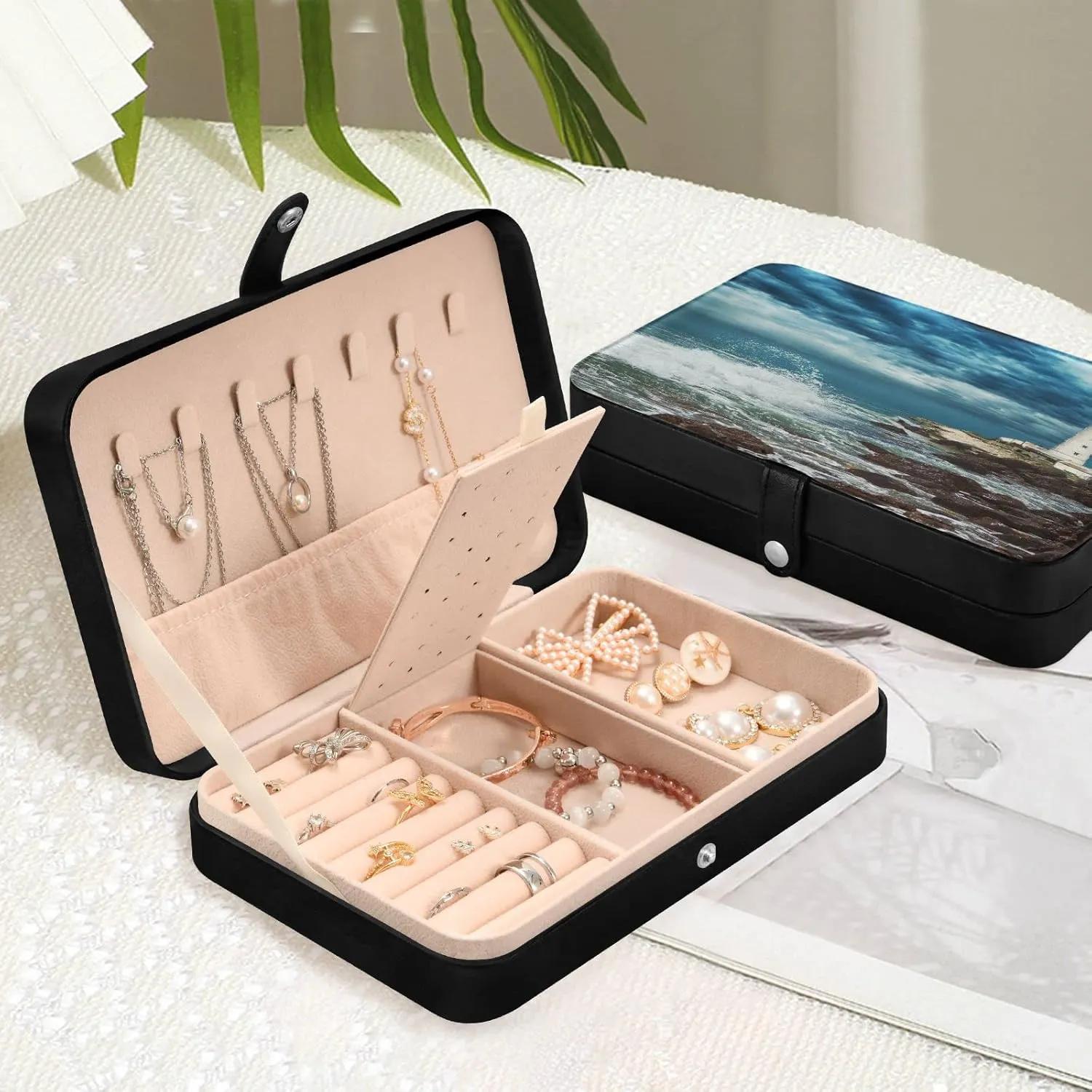Oyihfvs Stormy Sky Over Lighthouse Sits on the Edge of the Crimean Peninsula Leather Jewelry Bag, Jewelry Storage, Portable Jewelry Organizer Boxes for Women Lady Necklace, Earrings, Rings, Bracelet