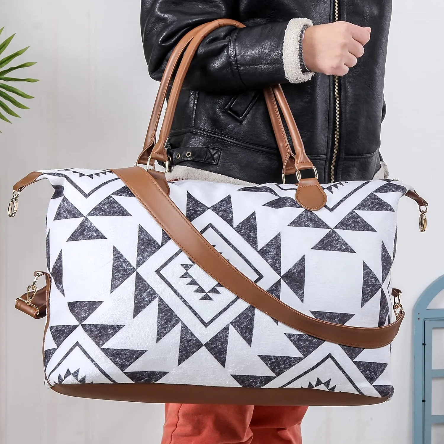 Weekender Bag Duffle Bag For Women Large Travel Tote Bag Overnight Weekend Bags With Shoulder Strap Cow Leopard Atzec…